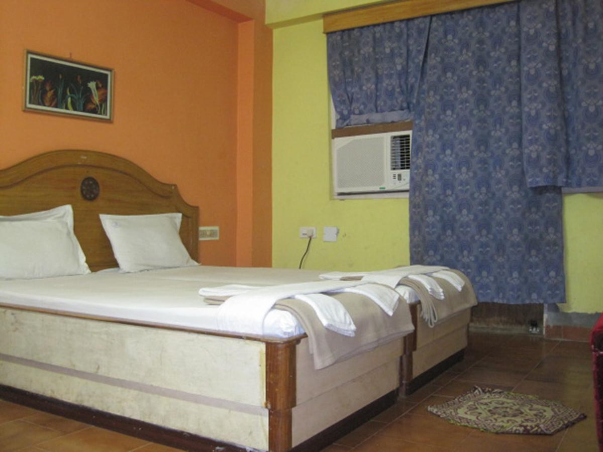 Hotel Arya Palace Puri Exterior foto