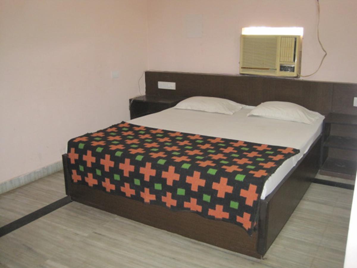 Hotel Arya Palace Puri Exterior foto